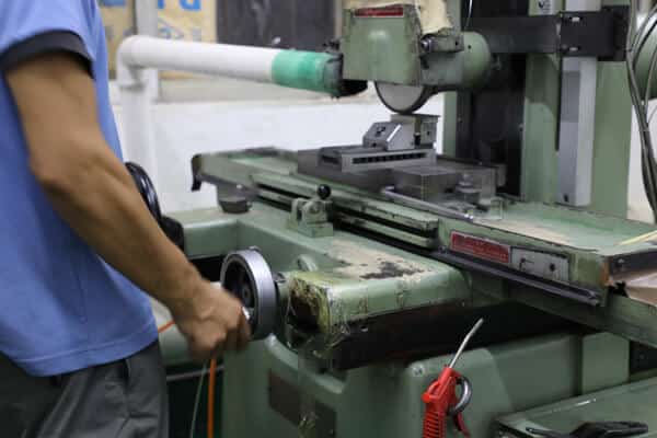 cnc shop grinding machine