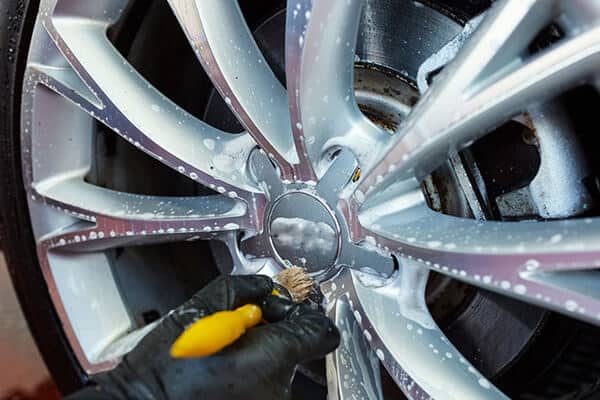Clean aluminum wheel